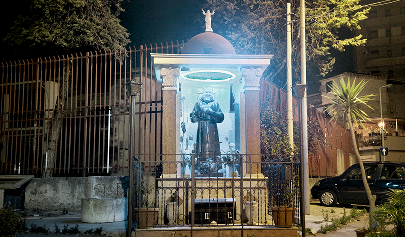 Ein Schrein des berühmten katholischen Priesters Padre Pio in Palermo